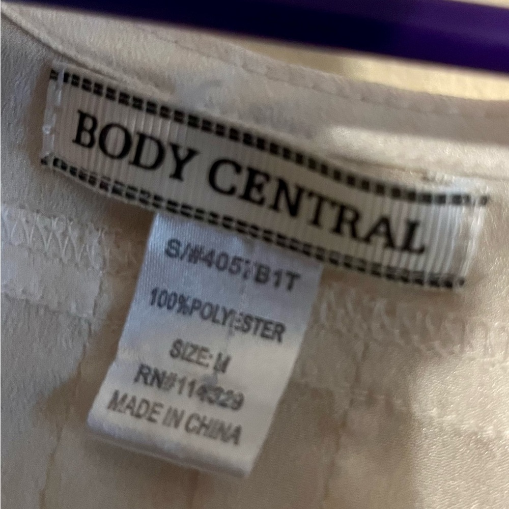 BODY CENTRAL Women's Size Medium White Scoop Neck Sleeveless Ruffle Top - Picture 3 of 3